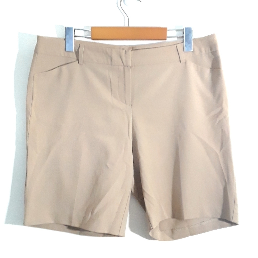 Wearever Beige Bermuda Shorts Ladies Size 10